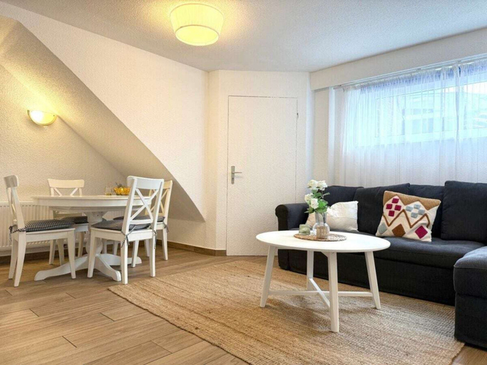 Dining, Captain's House Apartment 2, Cuxhaven