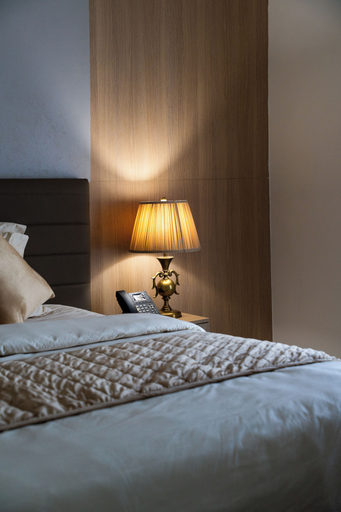 Room 5, 1 Arena Loft by LVG, Eti-Osa