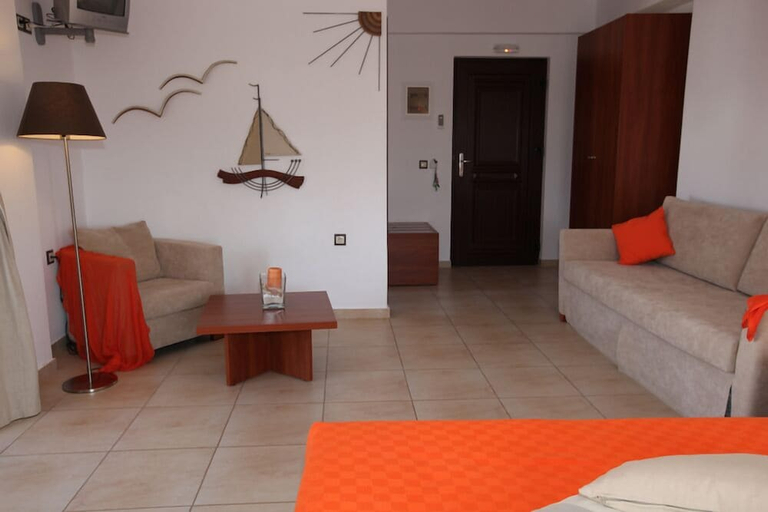 Bedroom 2, Berdoussis Hotel, Peloponnese