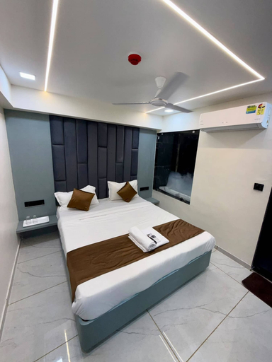 Room 5, Hotel Blue City, Ahmadabad