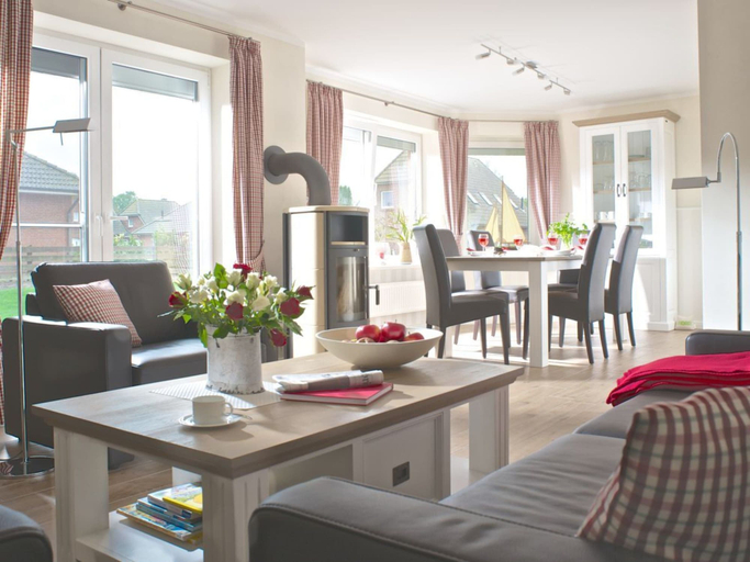 Dining 2, Holiday Home in Tating With Swimming Pool, Nordfriesland