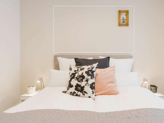 Room 2, Holiday Apartment in Greetsiel With Wi-fi, Aurich