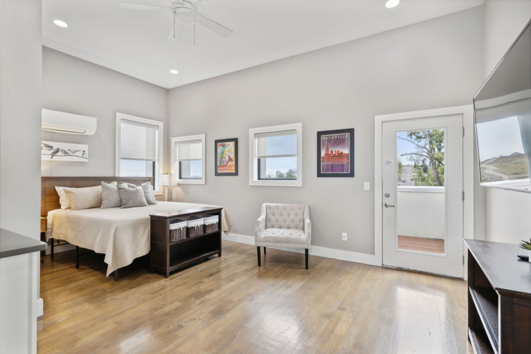 Room 3, Hottub 2milestobway 3kbeds 5futons Safe, Davidson