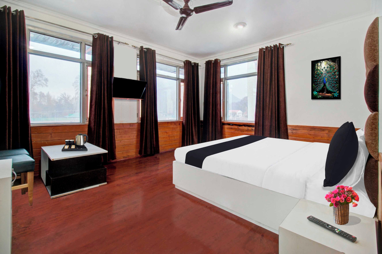 Room 5, Collection O Srinagar Jhelum Riverside, Srinagar