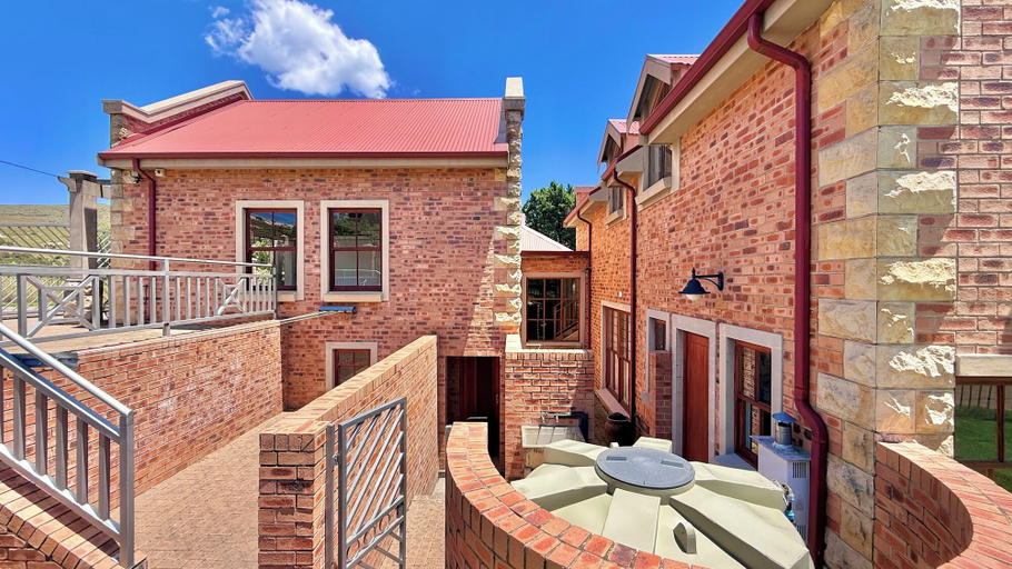 Property grounds 2, The Eyrie Guesthouse, Thabo Mofutsanyane
