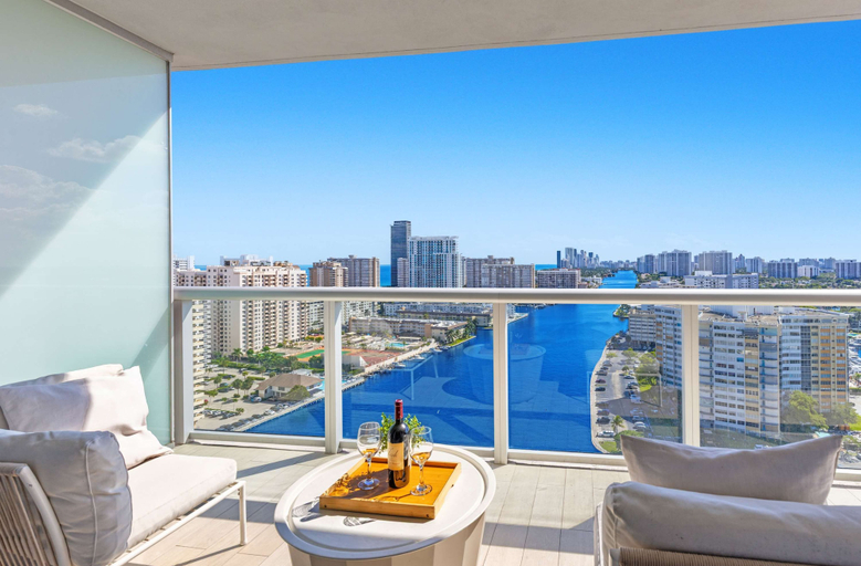 Room 2, Stylish Apartment 2BD 2bth, Broward