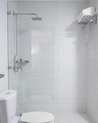 Bathroom 4, Faletti's Express- Shimla Hill, Lahore