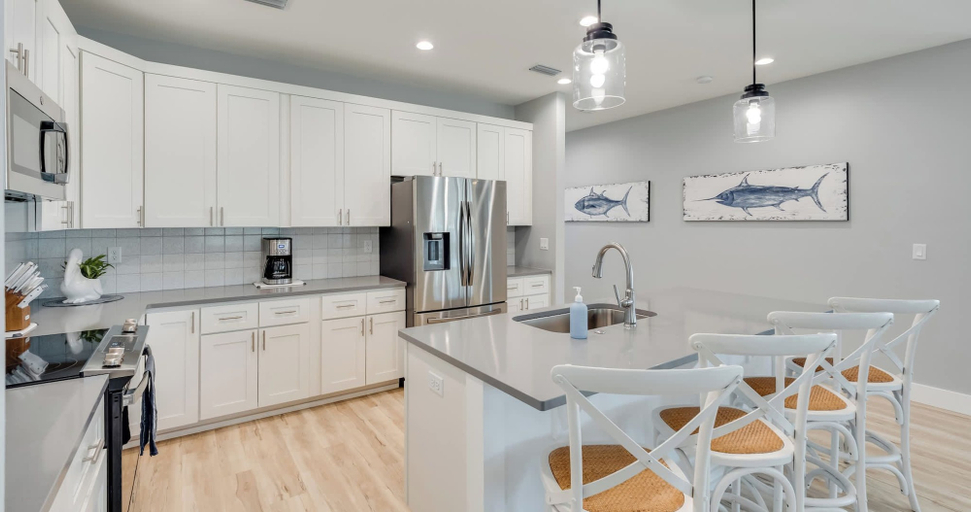 Private kitchen 4, 4BR Home With Fenced Yard & Grill, Bay