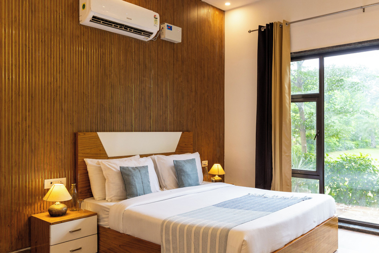Room 3, Alaya Stays Aroma Green 4 BHK Farmhouse, Gurgaon