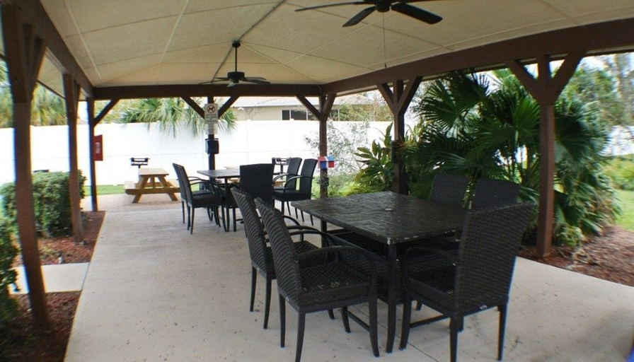 Food & Drinks, Ocean Village Club I25, Saint Johns