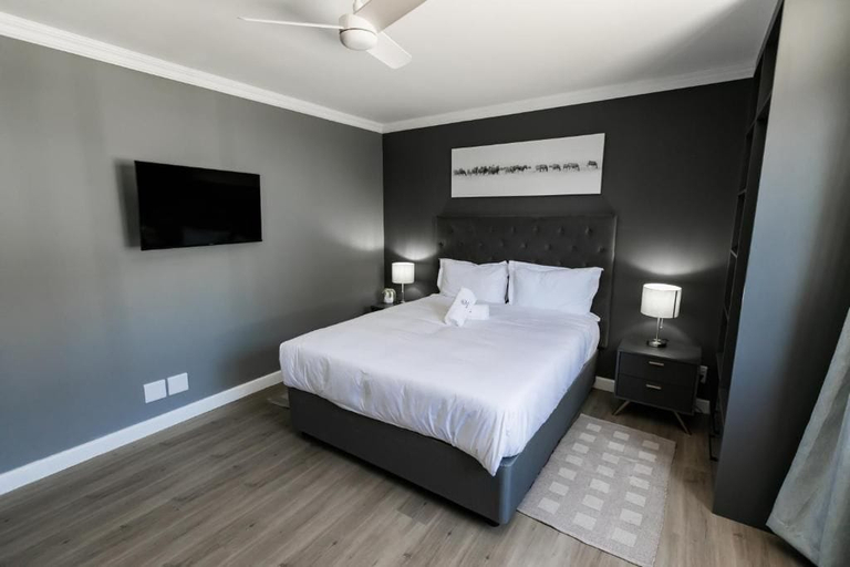 Room 5, Wave Inn Guesthouse, City of Cape Town