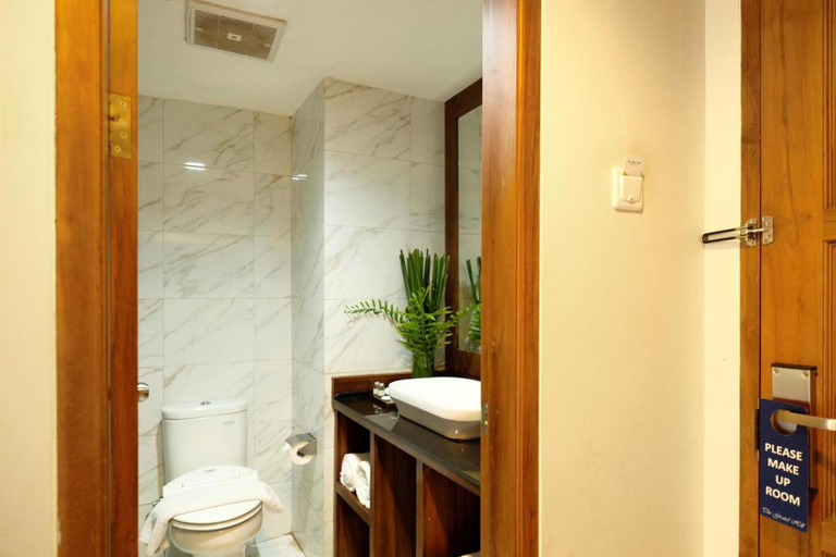 Bathroom 5, The Grand Hill Resort-Hotel, Bogor