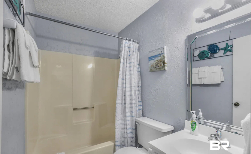 Room 5, Golden Sunsets - 2 Bed Pool Beach Fun, Baldwin