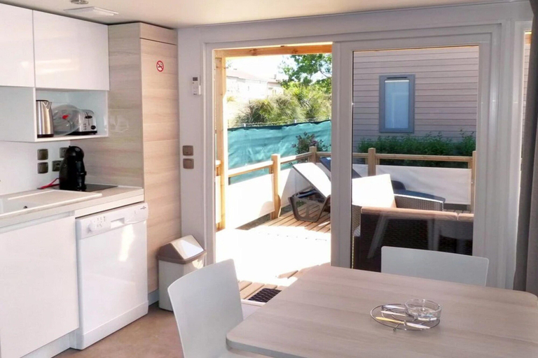 Private kitchen 5, Hyeres Stay Near the Beach, Var