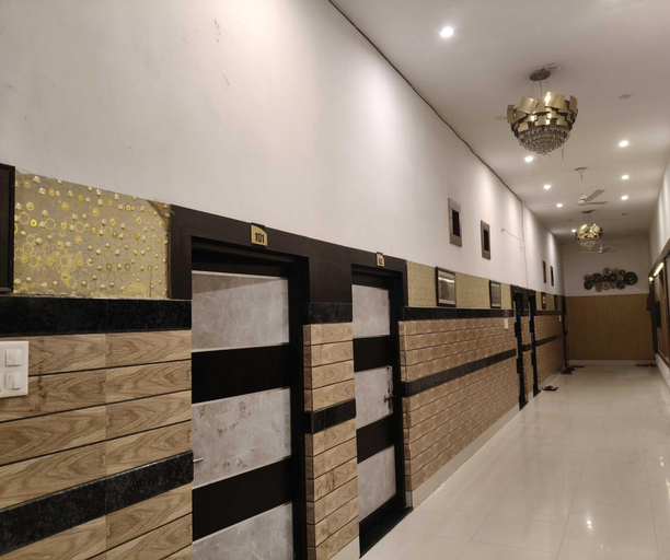 Interior 5, Deluxe Room Vaikunth Radhika Farm, Mathura