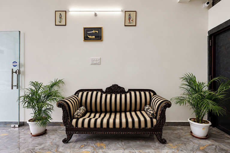 Lobby sitting area 2, FabHotel Golden Cherry, Bhopal