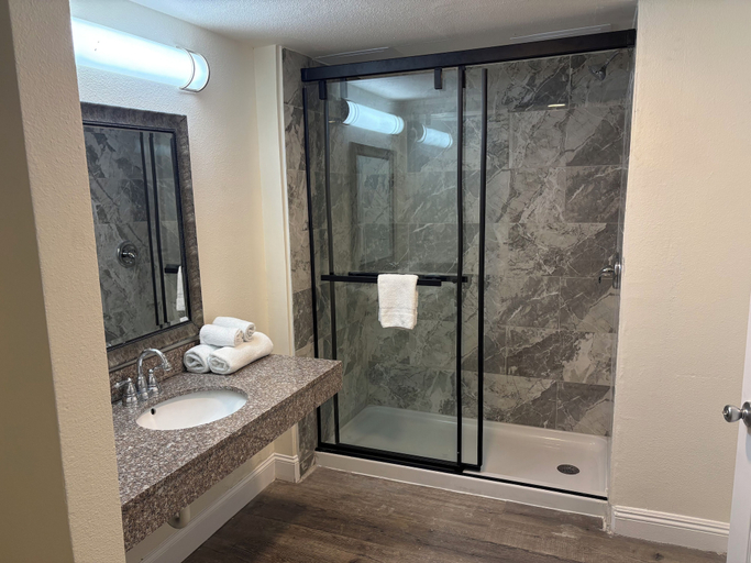 Bathroom, HOTEL MAYA, Los Angeles