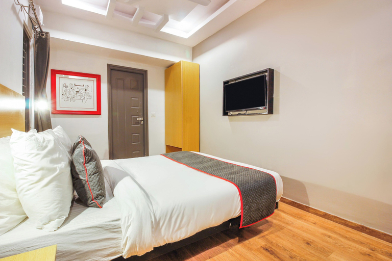Room 5, Super Townhouse RCC Sunrise, Hyderabad