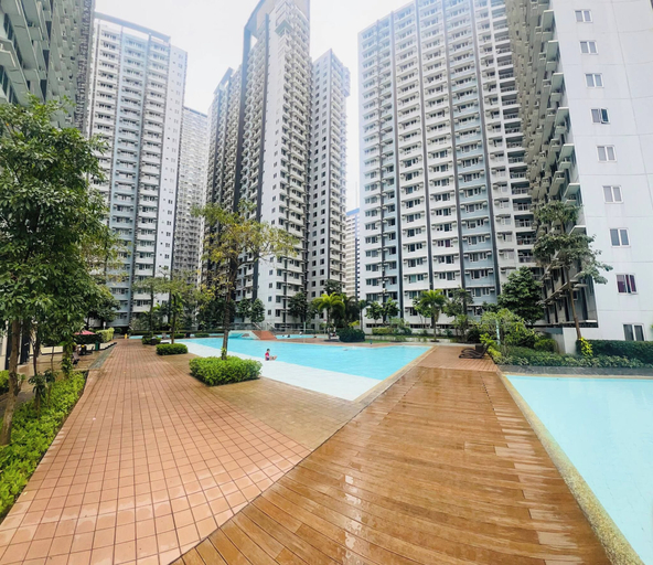 Pool 5, A Cozy 1BR 40sqm in Mandaluyong With City View, Mandaluyong