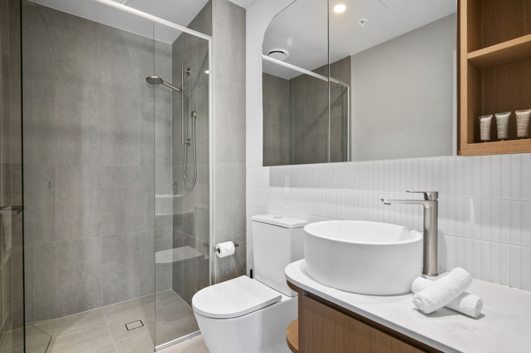 Bathroom 5, Balcony 2-bed Apartment Near Albert Park, Melbourne