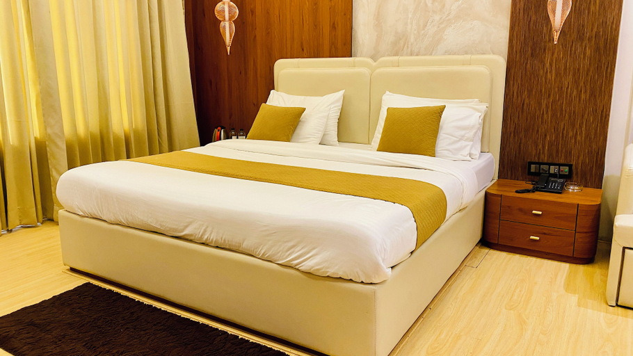 Room 4, Golden Sands Hotel And Banquets, Indore