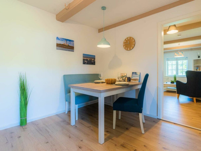 Dining 2, Holiday Apartment 4 "sudfall", Nordfriesland