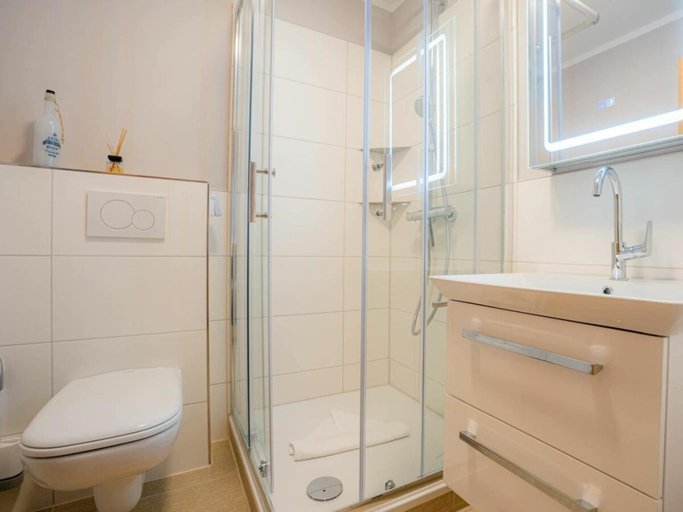 Bathroom 3, 6 in the House at Blanker-hans-weg 5, Nordfriesland