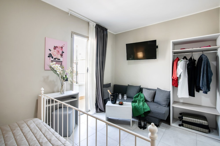 Bedroom 2, Noah Beach Hotel, Rimini