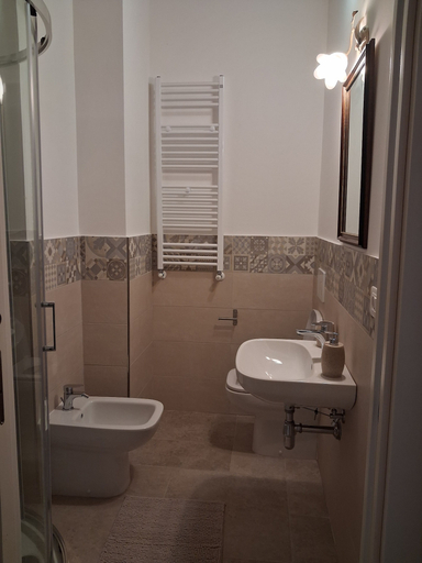 Bathroom 5, Buon Vento, Macerata
