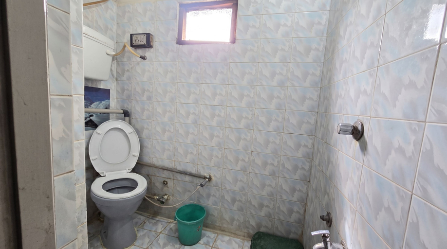 Bathroom 4, Hotel Manali-Morbi, Morbi