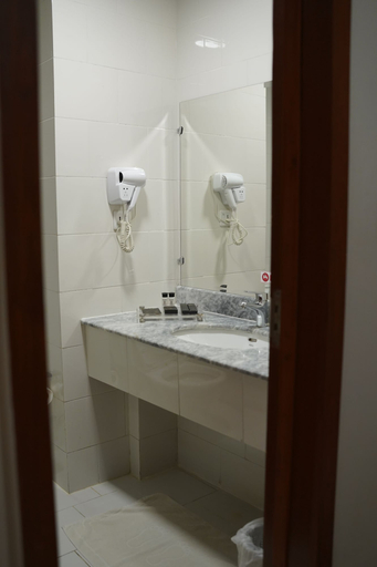 Bathroom 4, Faletti's Express- Shimla Hill, Lahore