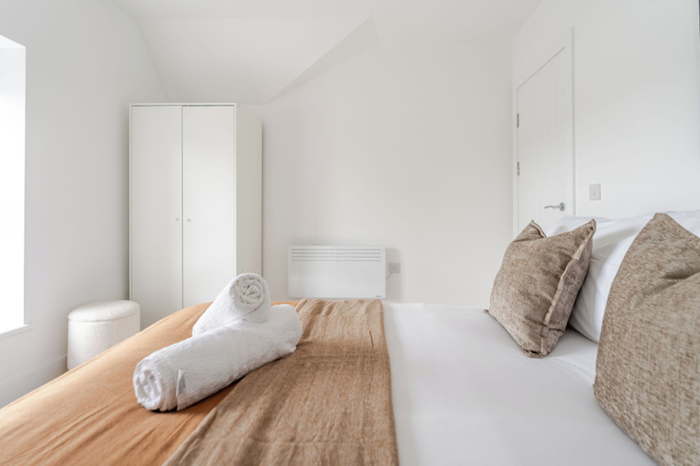 Room 3, Richmond Apartment 5, Cardiff