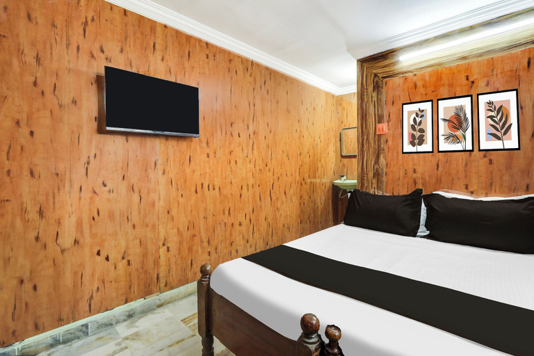 Room 5, Hotel O Chowrasta Near Congress Bhavan, Warangal