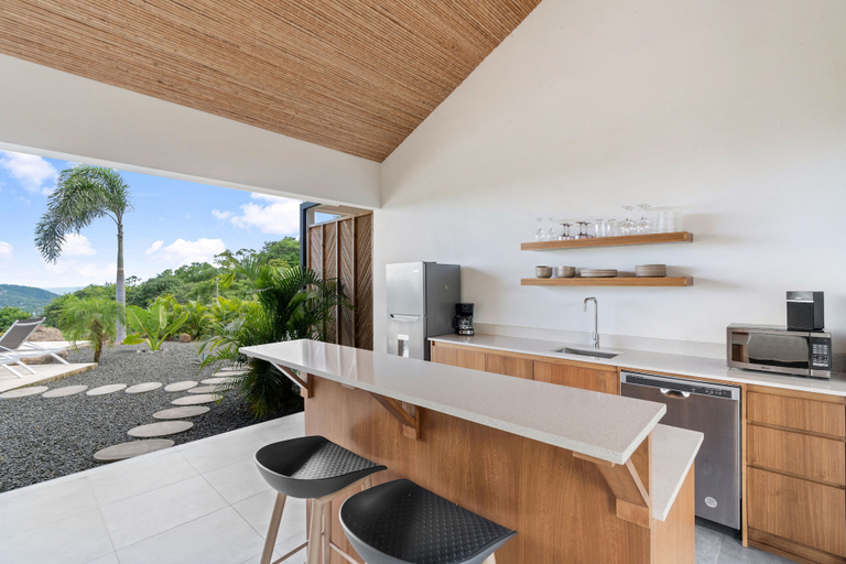 Shared kitchen 5, Villas Vivo, Santa Cruz