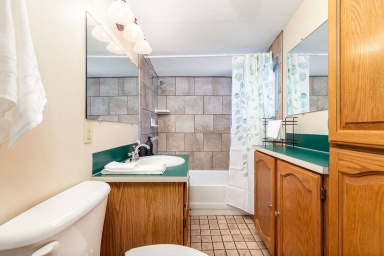 Bathroom 4, AEA Historic Avenues - 195 F St. SLC, Salt Lake