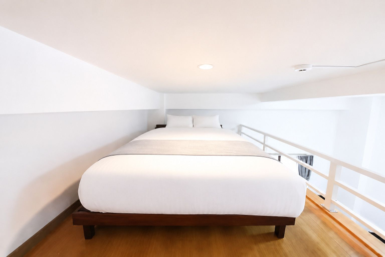 Room 4, goom Monthly Nakasu BLUGE, Fukuoka