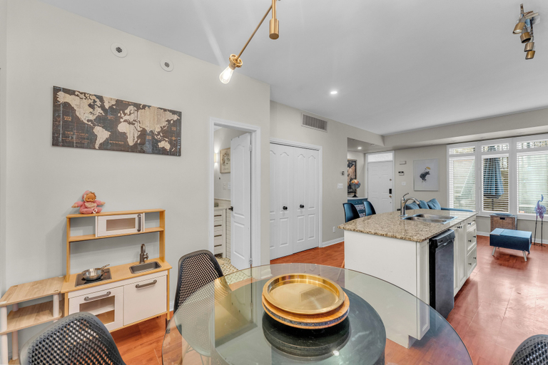 Interior 5, 2 BR Townhouse with Patio Terrace, Toronto