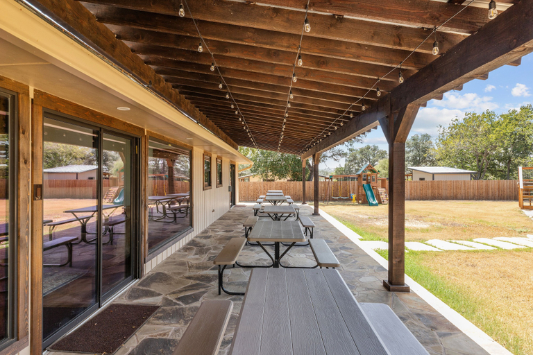Outdoor dining 5, Guadalupe Bluff Trail House 5 Bedroom Home, Kerr