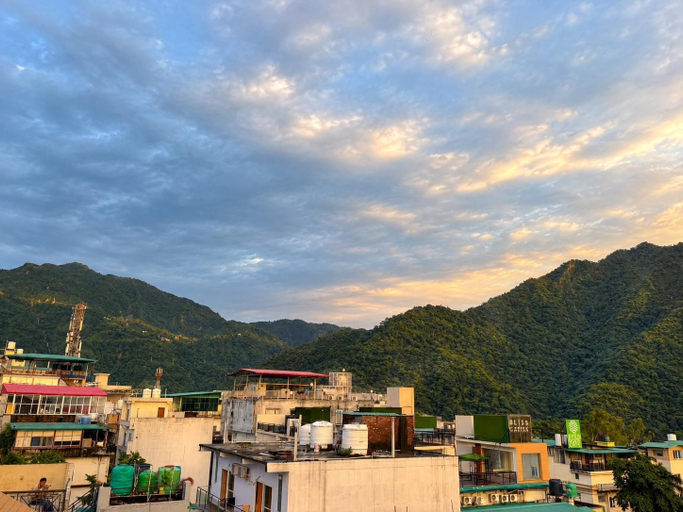 Miscellaneous, Stay Berry, Garhwal