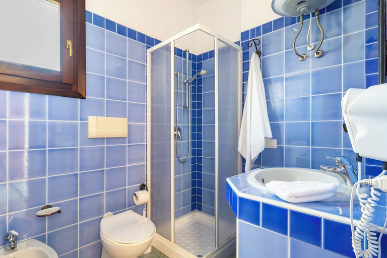Bathroom 3, Spacious house in San Teodoro, Nuoro