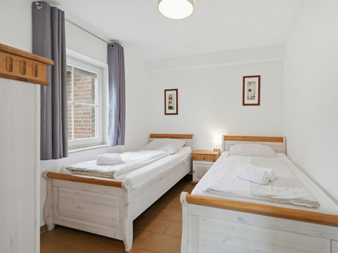 Room 5, Holiday Apartment in Greetsiel With Terrace, Aurich