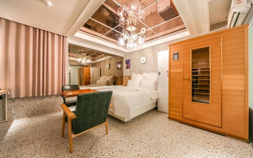 Bedroom 2, Hotel February Dongdaegu Station, Buk