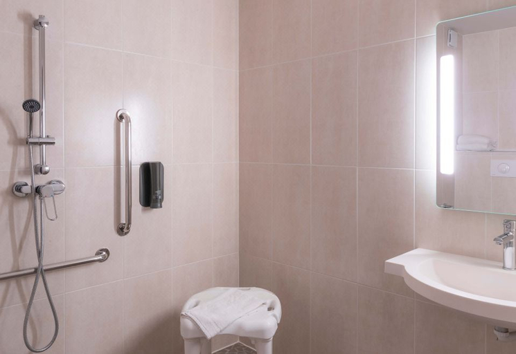 Bathroom 3, B&B HOTEL Troyes Magasins d'usine, Aube
