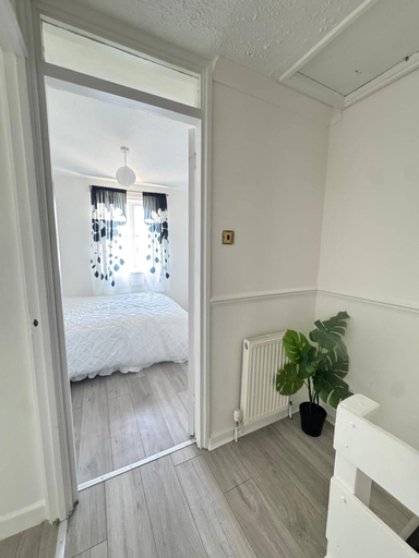 Room 5, Charming London Apartment Retreat, London