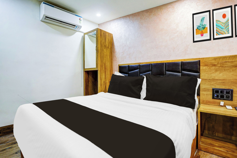 Room 5, Collection O Mumbai KharRoad, Mumbai Suburban