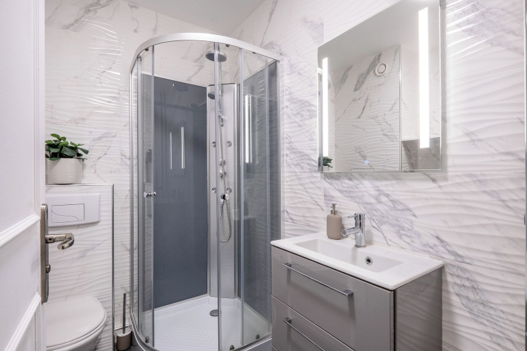Bathroom, Magnifique Appartement Levallois Perret, Hauts-de-Seine