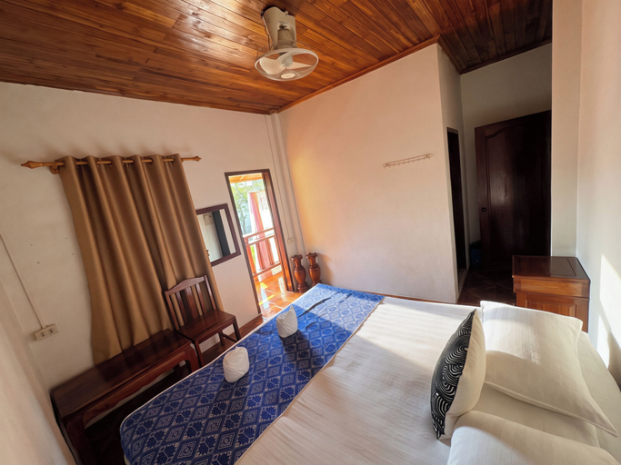Room 3, Khemphet Douangsavath Guesthouse, Luang Prabang