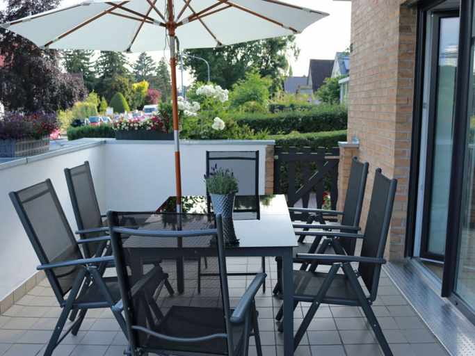 Outdoor dining 3, House Sorgenfrei Holiday Home No. 7, Lübeck