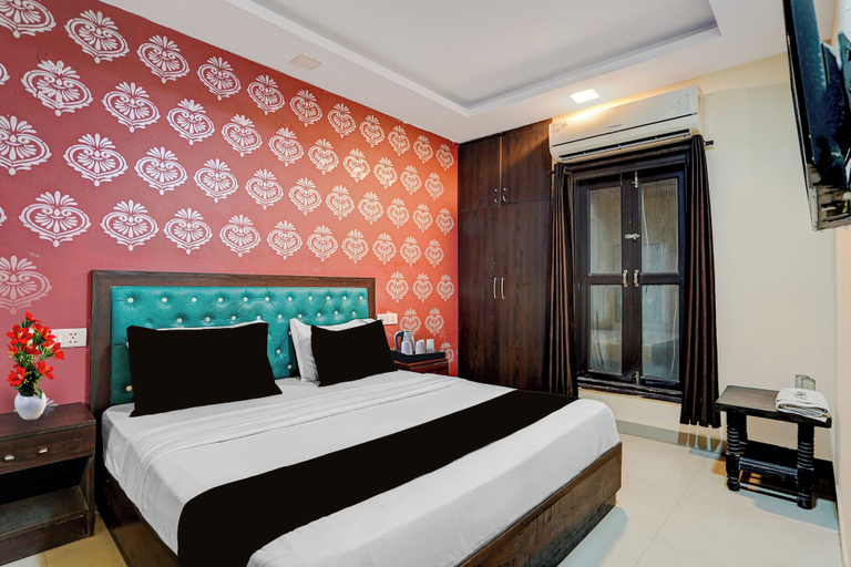 Room 2, Hotel O IGI Airport Mahipalpur, Delhi
