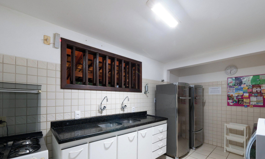 Private kitchen 5, House w/ Pool 200 m From the Beach Pro0003, Camaçari